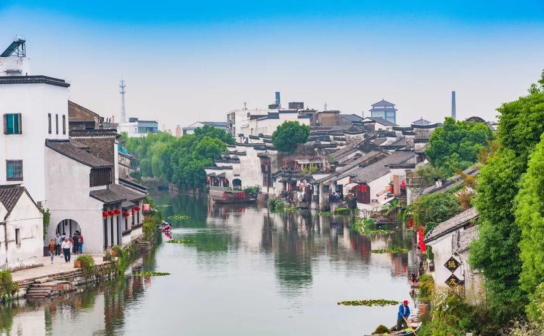 中听 | 年轻人确诊 “回家焦虑症”，背后是情绪劳动